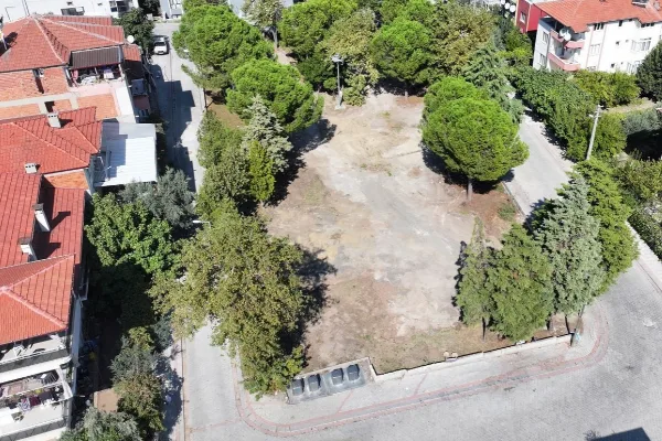 Pamukkale'de park ve spor alanlarında yenileme çalışmaları sürüyor