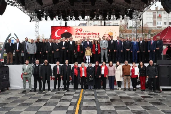 Keçiören'de Cumhuriyet Bayramı'nın 103. yılı törenle kutlandı