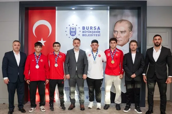 Başkan Vekili Biba, Balkan Güreş Şampiyonası’nda madalya kazanan sporcuları ağırladı