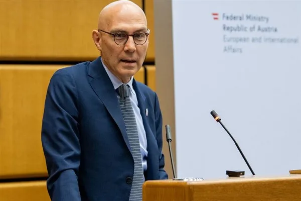 BM İnsan Hakları Yüksek Komiseri Türk’ten gazetecilere çağrı: Krizleri gündemde tutun