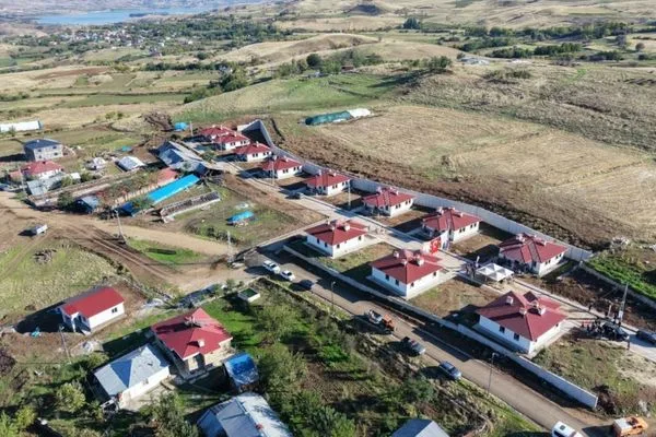 Tunceli Burmageçit’te 11 kırsal konutun anahtarları teslim edildi