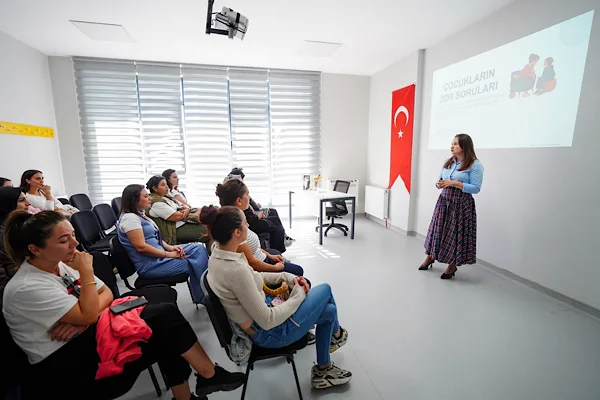 Beylikdüzü’nde ebeveynlere çocukların zor soruları semineri düzenlendi
