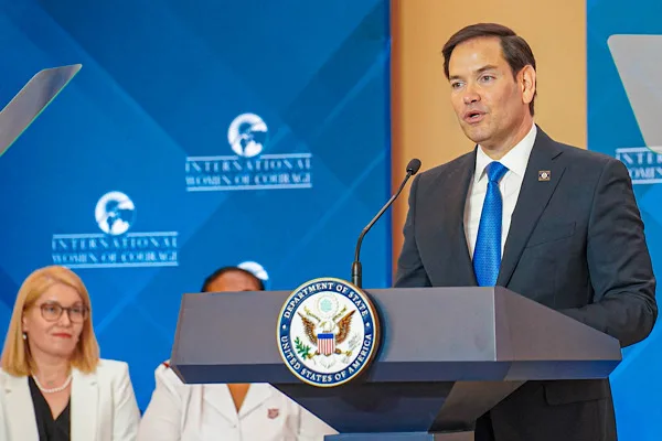Rubio: Hürmüz ve Babülmendep boğazları güvenli ve ticarete açık kalmalı