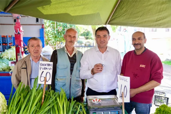 Giresun Belediye Başkanı Fuat Köse, Aksu’daki semt pazarını ziyaret etti