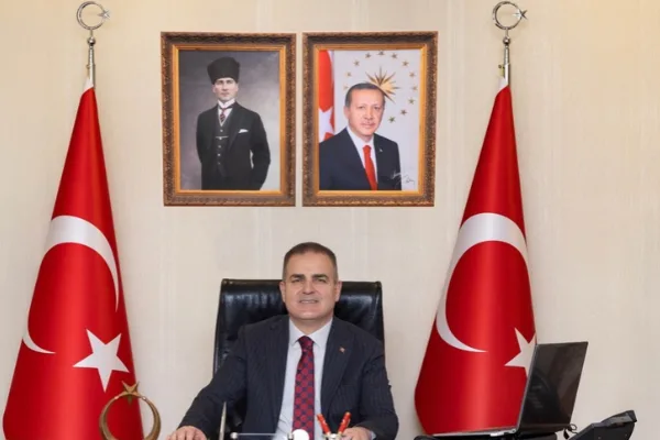 ["Muğla Valisi Dr. İdris Akbıyık, 19 Ekim Muhtarlar Günü kapsamında yayımladığı mesajında, muhtarlık