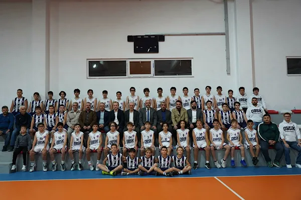 Orhangazi Belediyespor’un dört basketbol takımına forma ve top desteği