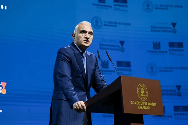 Bakan Ersoy’dan Antalya-Isparta yolundaki kazada yaralananlara geçmiş olsun mesajı