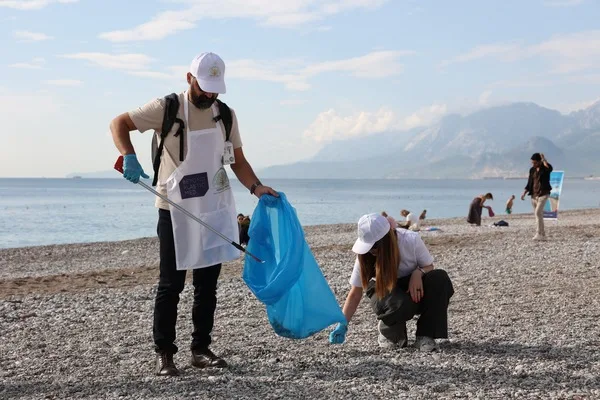 Antalya ve Konyaaltı belediyeleri, plastik atıkların denize ulaşmasını önlemeyi hedefliyor