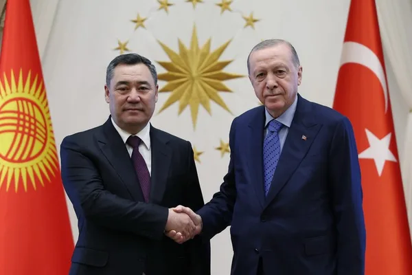 Erdoğan, Kırgızistan Cumhurbaşkanı Caparov’la görüştü