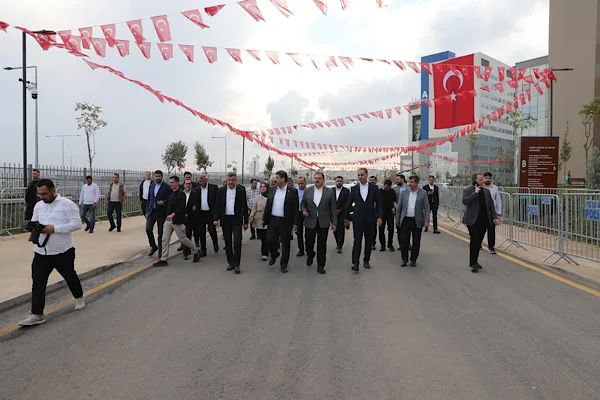 Canpolat, Şanlıurfa Şehir Hastanesi'nde açılış öncesi inceleme yaptı
