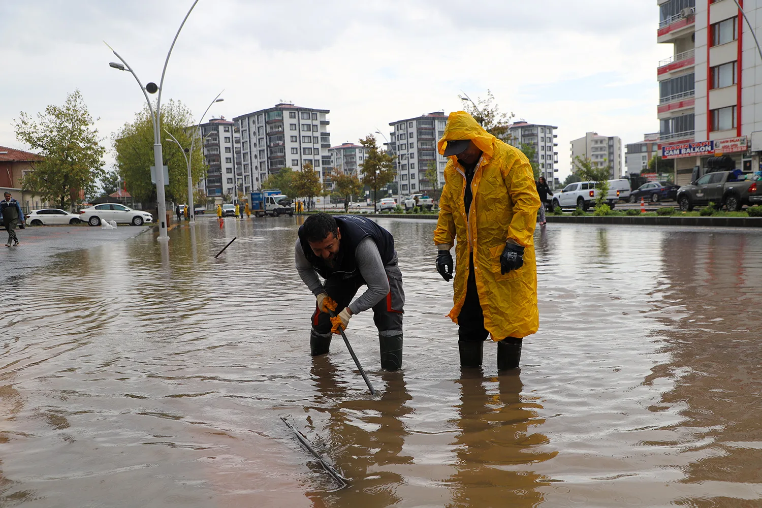 DİSKİ ekipleri sağanağın ardından 214 noktaya müdahale etti