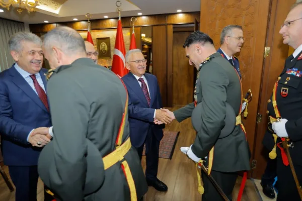 Başkan Büyükkılıç, Kayseri’deki 29 Ekim Cumhuriyet Bayramı törenine katıldı