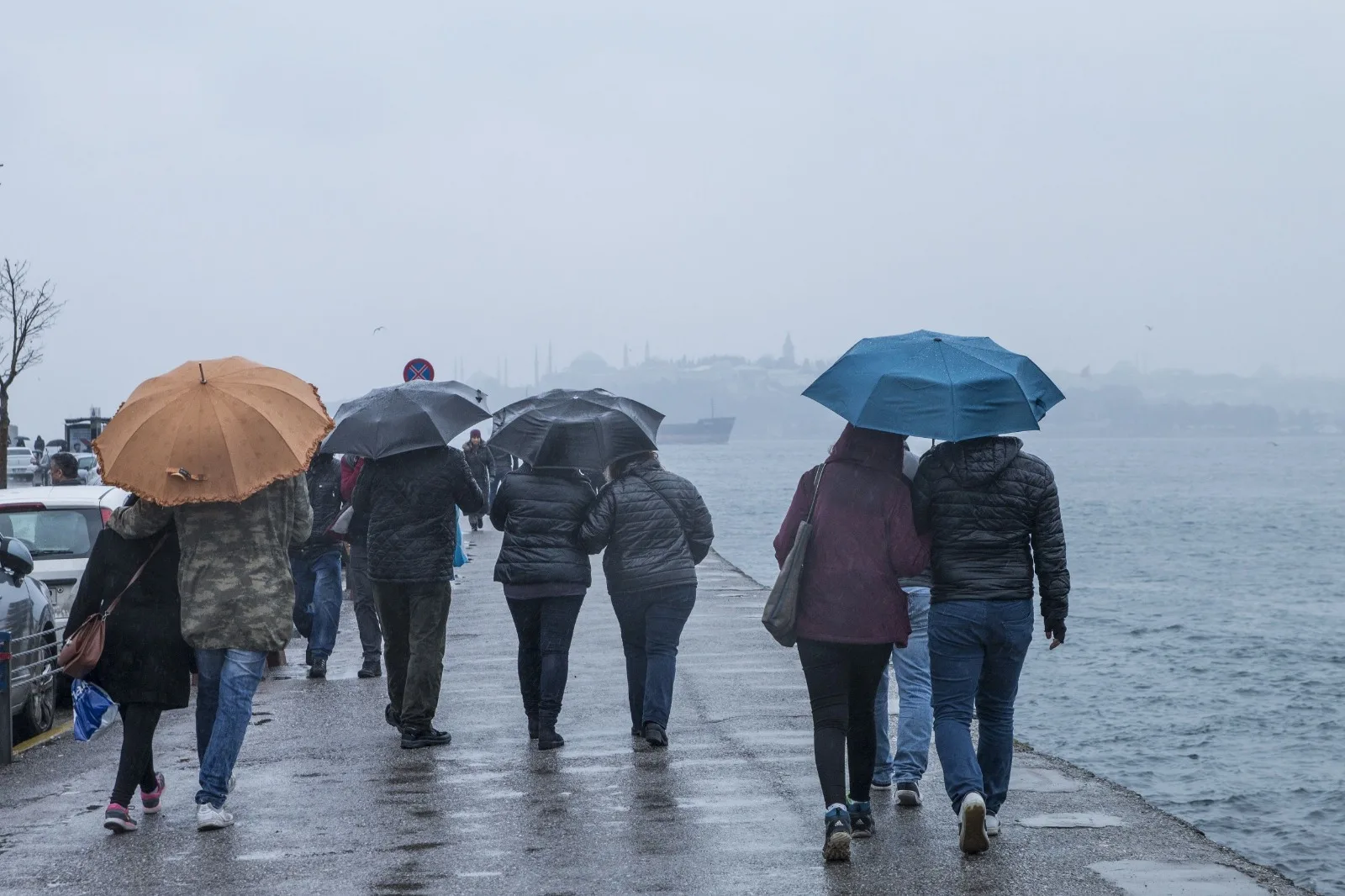 İstanbul’da sıcaklık 5-7 derece düşecek, kuvvetli sağanak bekleniyor