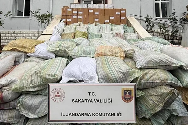 Sakarya’da 3 milyon lira değerinde 4 ton kaçak tütün ve 710 bin makaron ele geçirildi