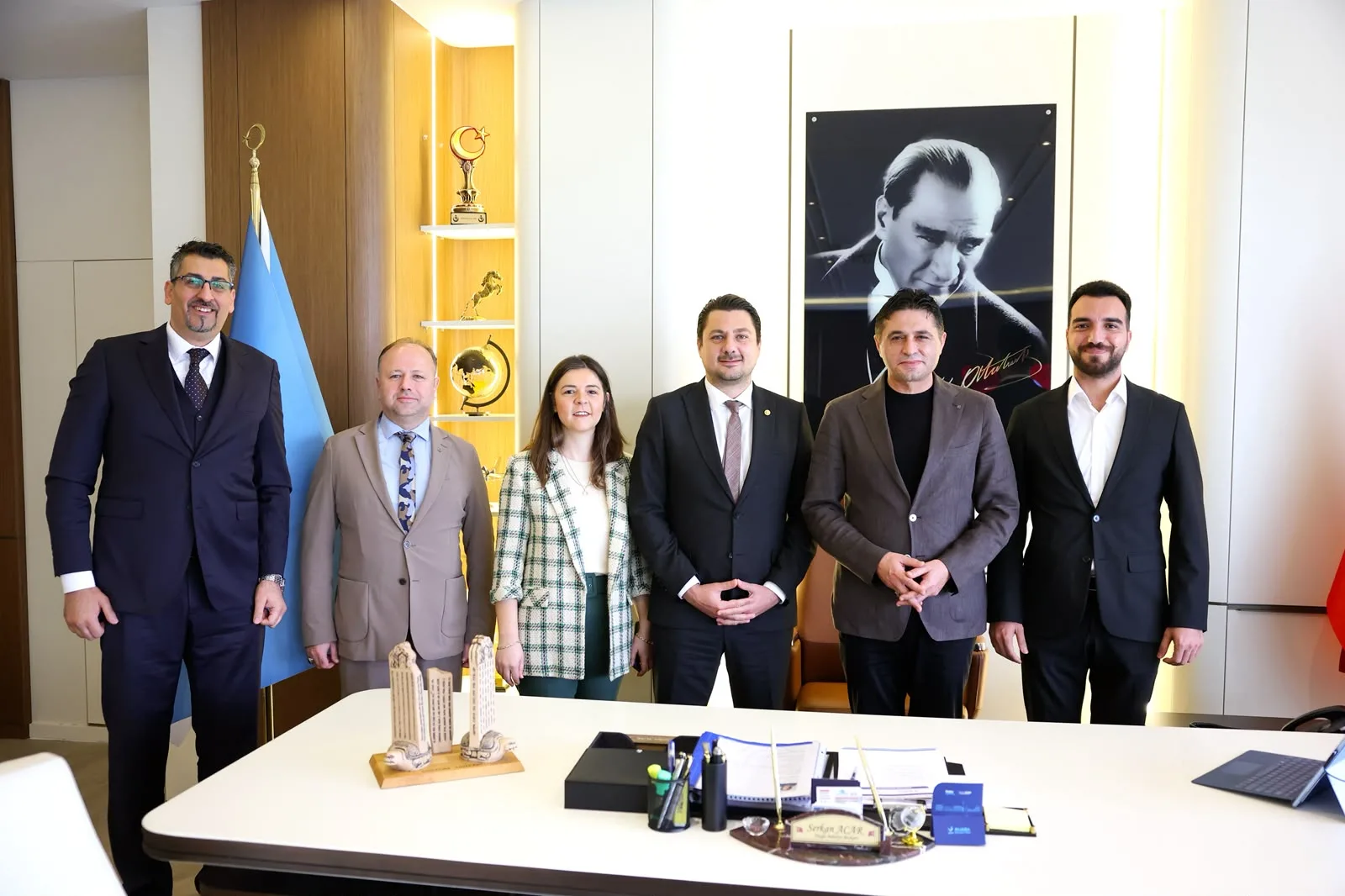 İzmir Barosu Başkanı Sökmen ve yönetimi, Serkan Acar’ı ziyaret etti
