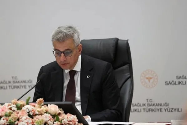 Bakan Memişoğlu: Manisa’daki trafik kazasında 11 kişi hayatını kaybetti, 27 kişi yaralandı