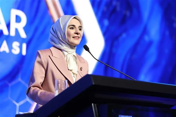 Bakan Göktaş, Sultandağı’ndaki Anne Kız Buluşması programına katıldı