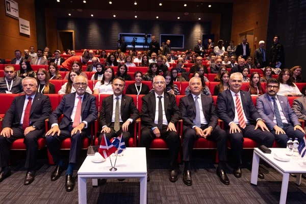 Kocaeli Üniversitesinde sektör odaklı ilaç üretim teknolojisi ön lisans programı açılıyor