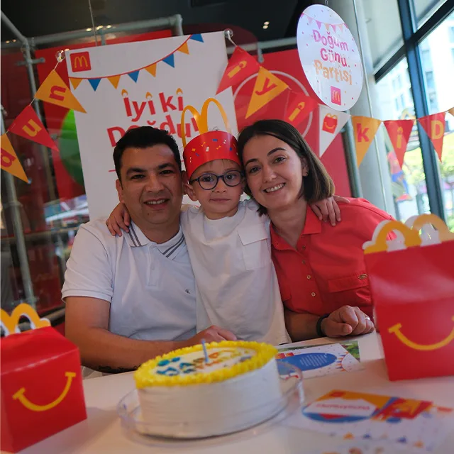McDonald's Türkiye'de çocuklar ve yetişkinler için doğum günü paketleri