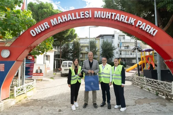 İzmir Büyükşehir Belediyesi, 1,298 muhtara Muhtarlar Günü’nde hediye seti gönderdi