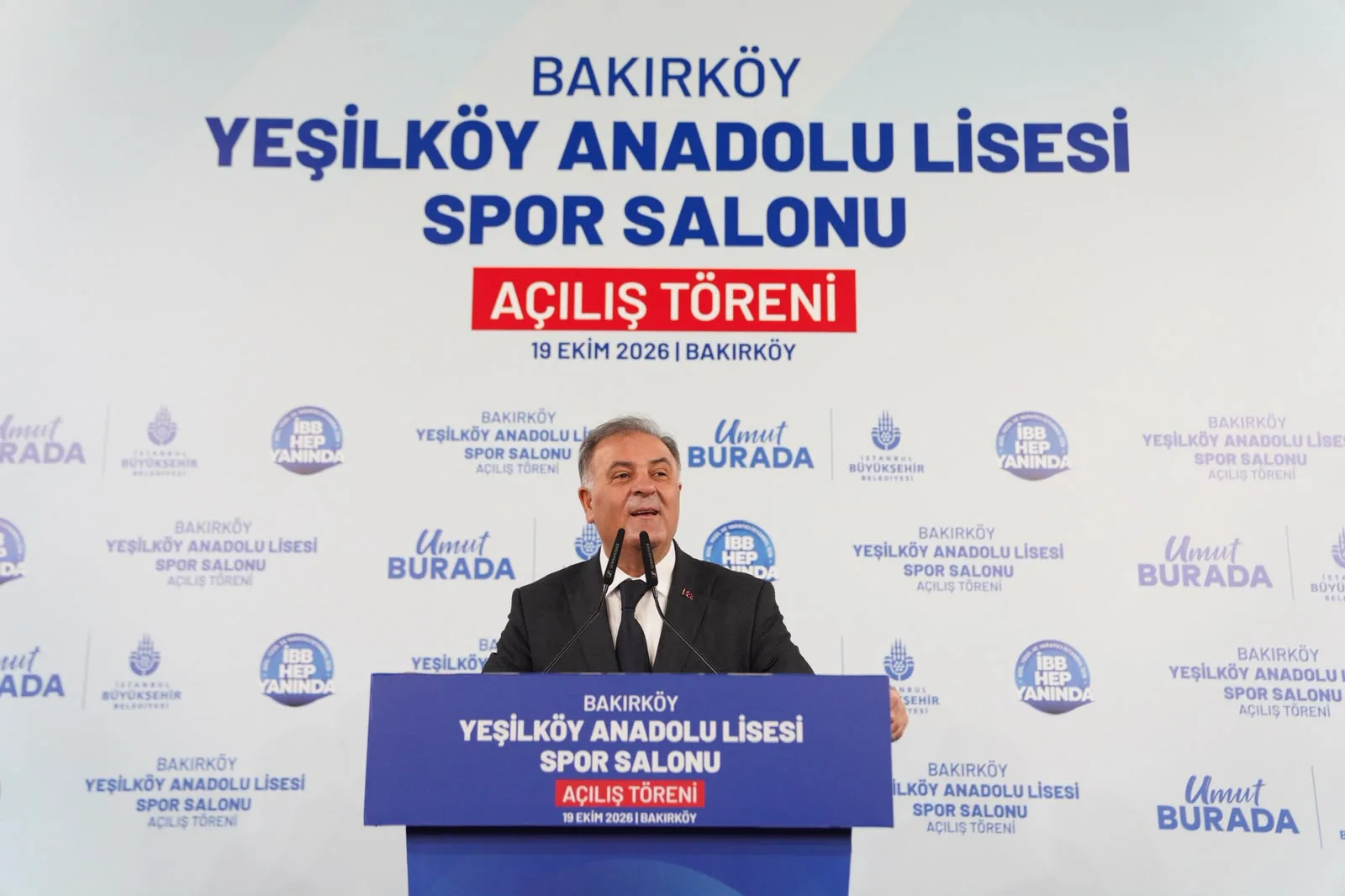 İBB, Yeşilköy Anadolu Lisesi’ndeki spor salonunu hizmete açtı