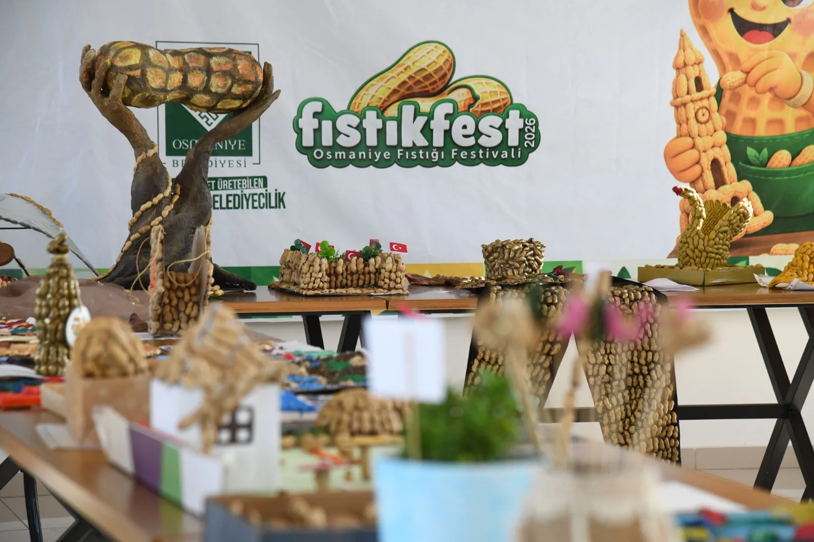 Osmaniye Yer Fıstığı Festivali'nde öğrenciler resim ve tasarımlarıyla yarıştı