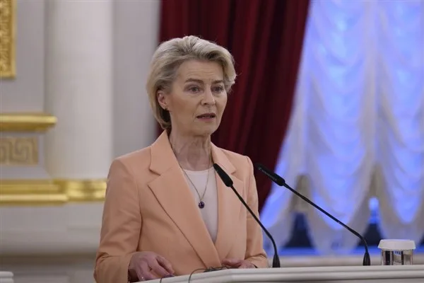 Von der Leyen: Demokrasi garanti olarak görülmemeli, korunmalı ve geliştirilmelidir