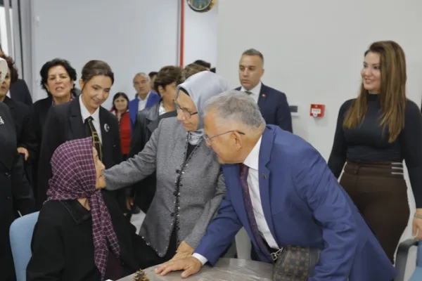 Büyükkılıç: Alzheimer hastalarının yakınları hastalık ve bakım konusunda eğitilmeli