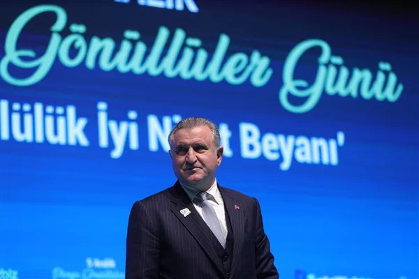 Bakan Bak: Daha yaşanabilir bir gelecek için çalışan gençlerle gurur duyuyoruz