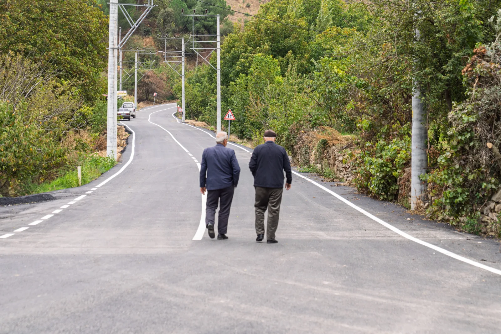 İzmir Büyükşehir Belediyesi, Kiraz’da 10 kilometrelik yolu yeniledi