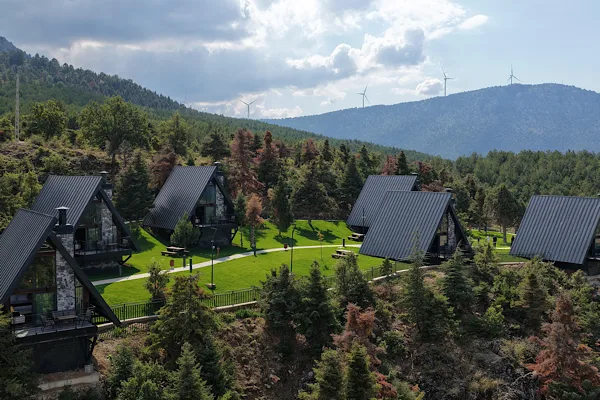 Beyşehir’de Yakamanastır Kır Evleri açıldı, yeni hükümet konağının temeli atıldı