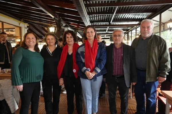 Ayşe Ünlüce, DİSK Emekli-Sen’in dayanışma buluşmasında emeklilerle bir araya geldi