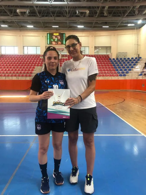 İşitme engelli Sahra Nur Akyıl, spor ve sanattaki başarılarıyla öne çıkıyor