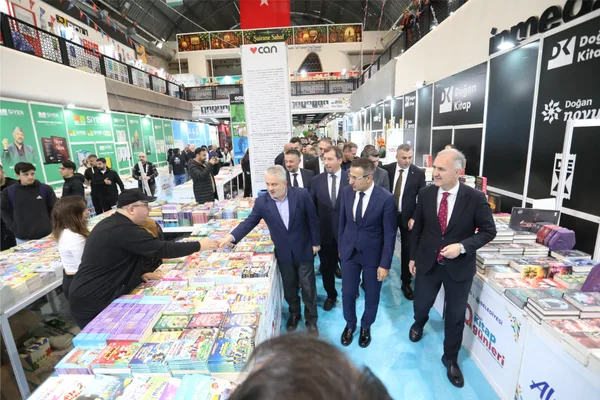 İnegöl’de 10. Kitap Günleri Fuarı yoğun katılımla açıldı