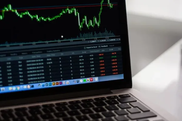BIST 100’de 12.400 üzerinde kalıcılık kritik, 12.200 destek olarak izleniyor