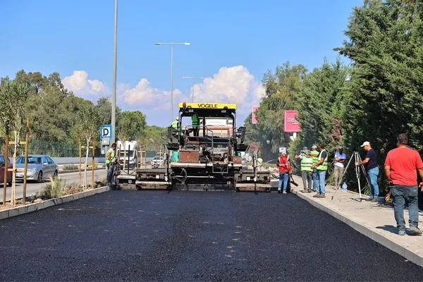 Antalya’da COP31 öncesi Kundu’daki 4 kilometrelik yolda asfalt çalışması sürüyor
