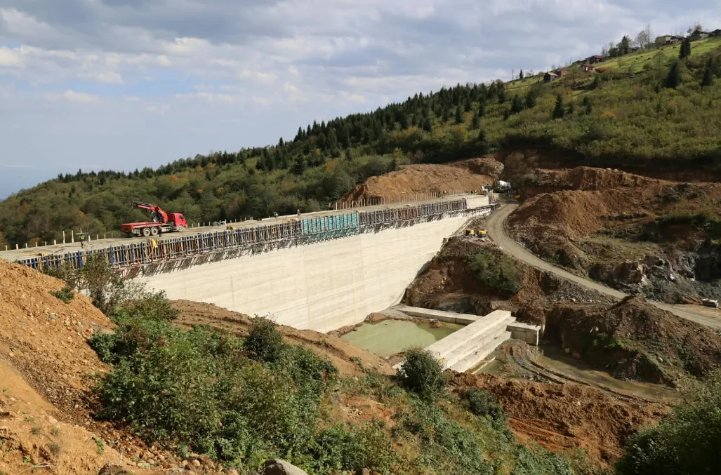 Akçaabat’taki Uçarsu Göleti’nin gelecek yıl hizmete alınması hedefleniyor