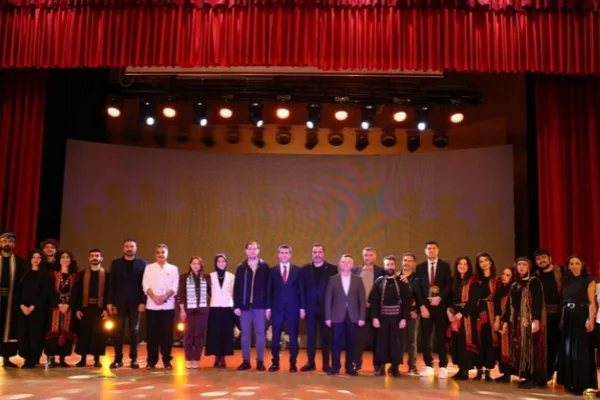 ?Ab-ı Hayat Efsanesi’ Bingöl’de tiyatroseverlerle buluştu