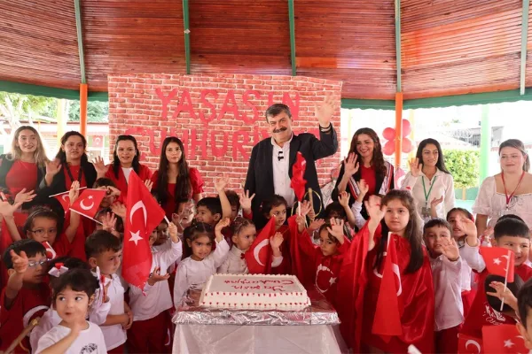 Toroslar’daki gündüz bakımevlerinde Cumhuriyet Bayramı kutlandı