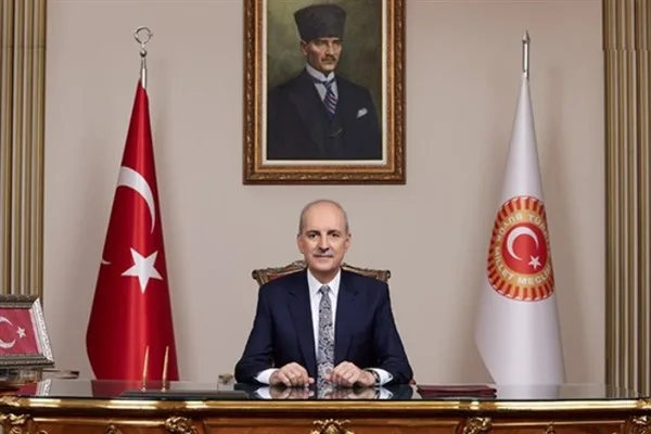 Kurtulmuş, 28. Dönem 5. Yasama Yılı öncesi Atatürk Anıtı’na çelenk bıraktı