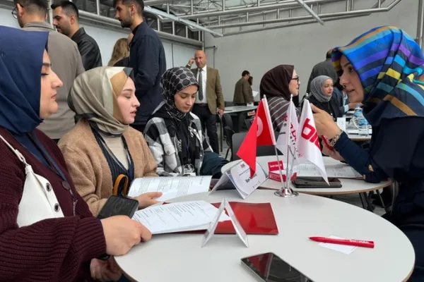 Malatya’da yaklaşık 100 genç,