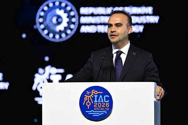Bakan Kacır, IAC 2026 kapsamında Antalya’da ikili görüşmeler yaptı