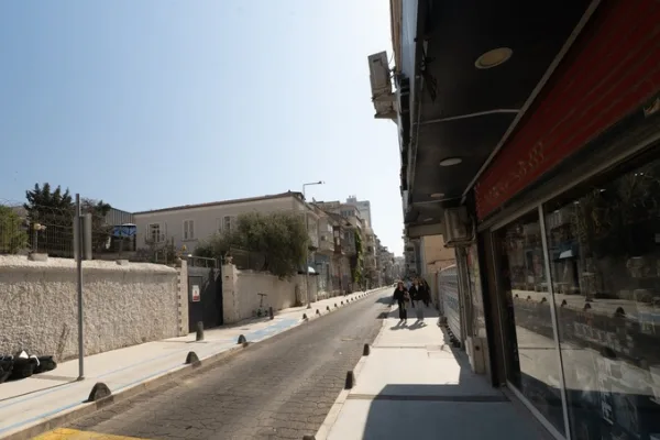 Alsancak Kıbrıs Şehitleri Caddesi’nde altyapı sonrası zemin yenileme başladı
