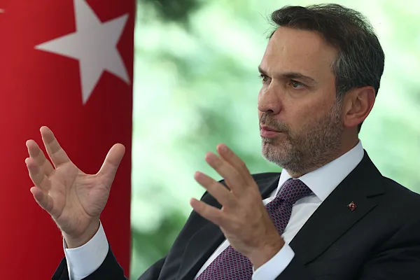 Bayraktar: Güneş ve rüzgârda ağustosta 9,9 milyar kilovatsaatlik rekor