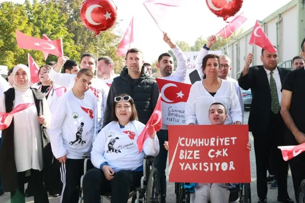 Osmangazi’de özel gereksinimli bireylerden Cumhuriyet Bayramı gösterisi