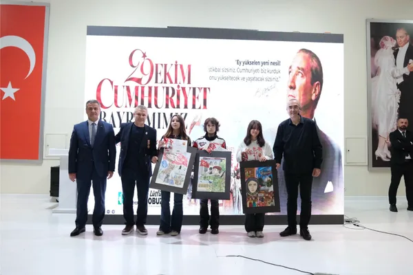 İzmit’te Cumhuriyet temalı resim yarışmasında dereceye girenler öd