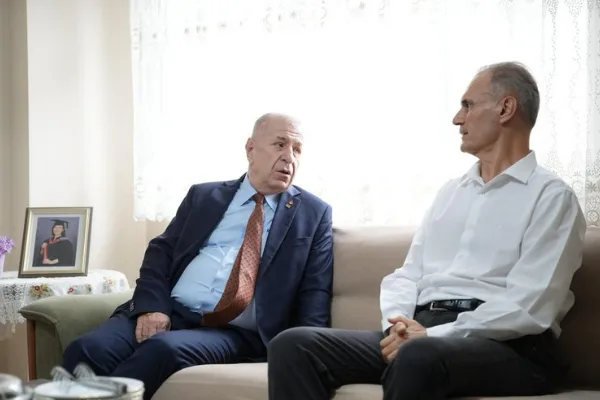 Özdağ ve Zafer Partisi heyeti, şehit polis Cumhur Yılmaz’ın ailesini ziyaret etti