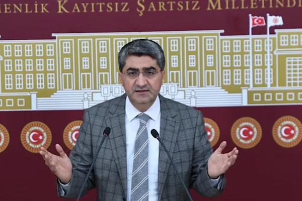 Ekmen’den Mersin’de adliyeye sevk edilen belediye başkanları için tutuksuz yargılama çağrısı