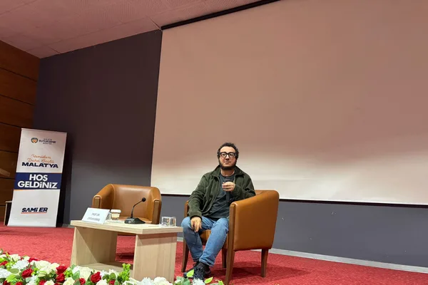 Malatya Kitap Fuarı’nda yazarlar, okuma alışkanlığının önemini anlattı