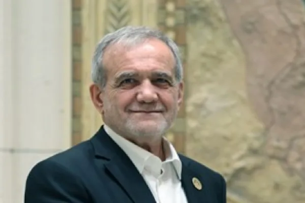 Pezeşkiyan, İran milli güreş takımını tebrik etti